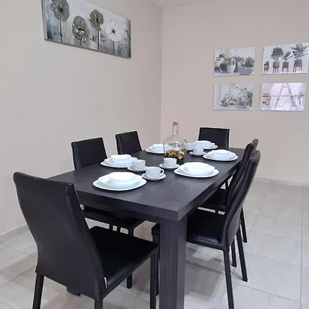 Large In Marsascala. Sleeps 6 * Marsaskala