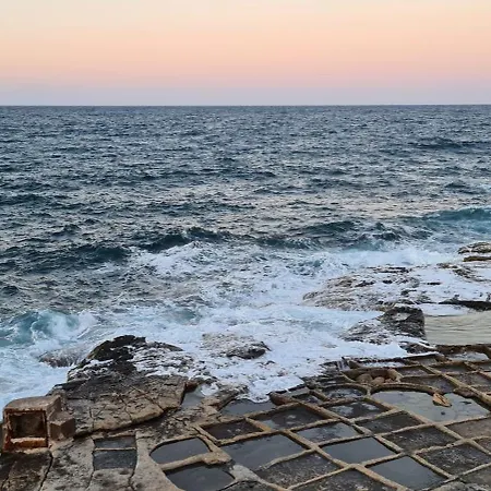 Apartman Large In Marsascala. Sleeps 6 *