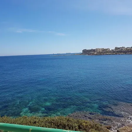 Apartman Large In Marsascala. Sleeps 6 *