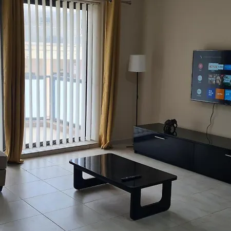 Large In Marsascala. Sleeps 6 Apartman *