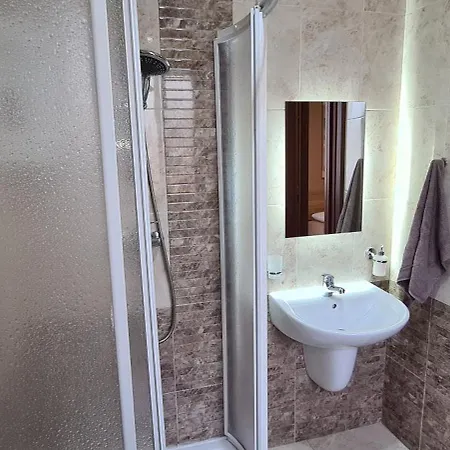 Large In Marsascala. Sleeps 6 Apartman Marsaskala