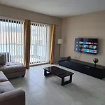 Large In Marsascala. Sleeps 6 Lejlighed