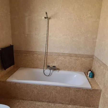 Appartement Large In Marsascala. Sleeps 6