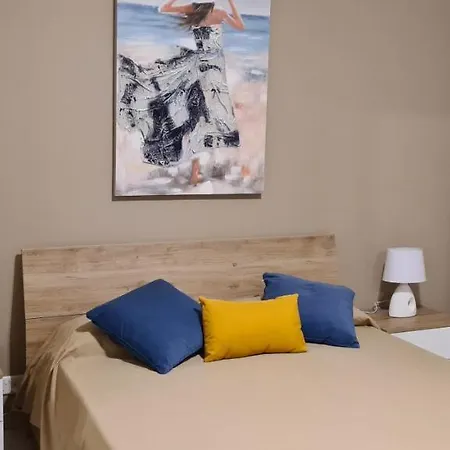 Large In Marsascala. Sleeps 6 Appartement Marsaskala