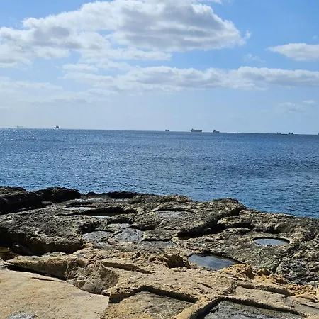 Large In Marsascala. Sleeps 6 Lejlighed Marsaskala