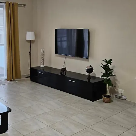 Appartement Large In Marsascala. Sleeps 6