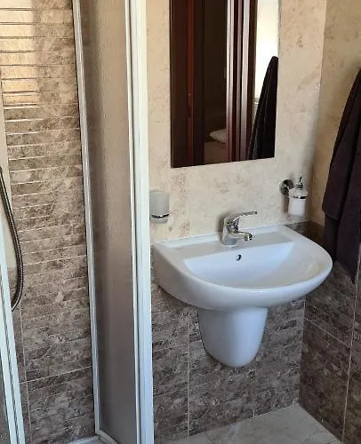 Large In Marsascala. Sleeps 6 Appartement