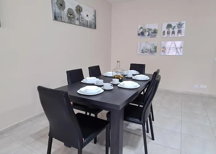 Large In Marsascala. Sleeps 6 * Marsaskala