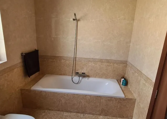 Appartement Large In Marsascala. Sleeps 6