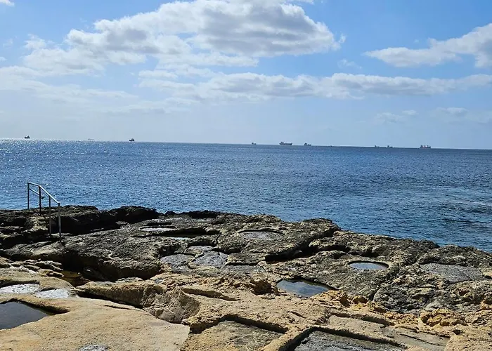 Large In Marsascala. Sleeps 6 Appartement Marsaskala