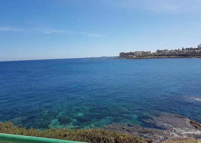 Appartement Large In Marsascala. Sleeps 6 *