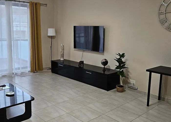 Appartement Large In Marsascala. Sleeps 6